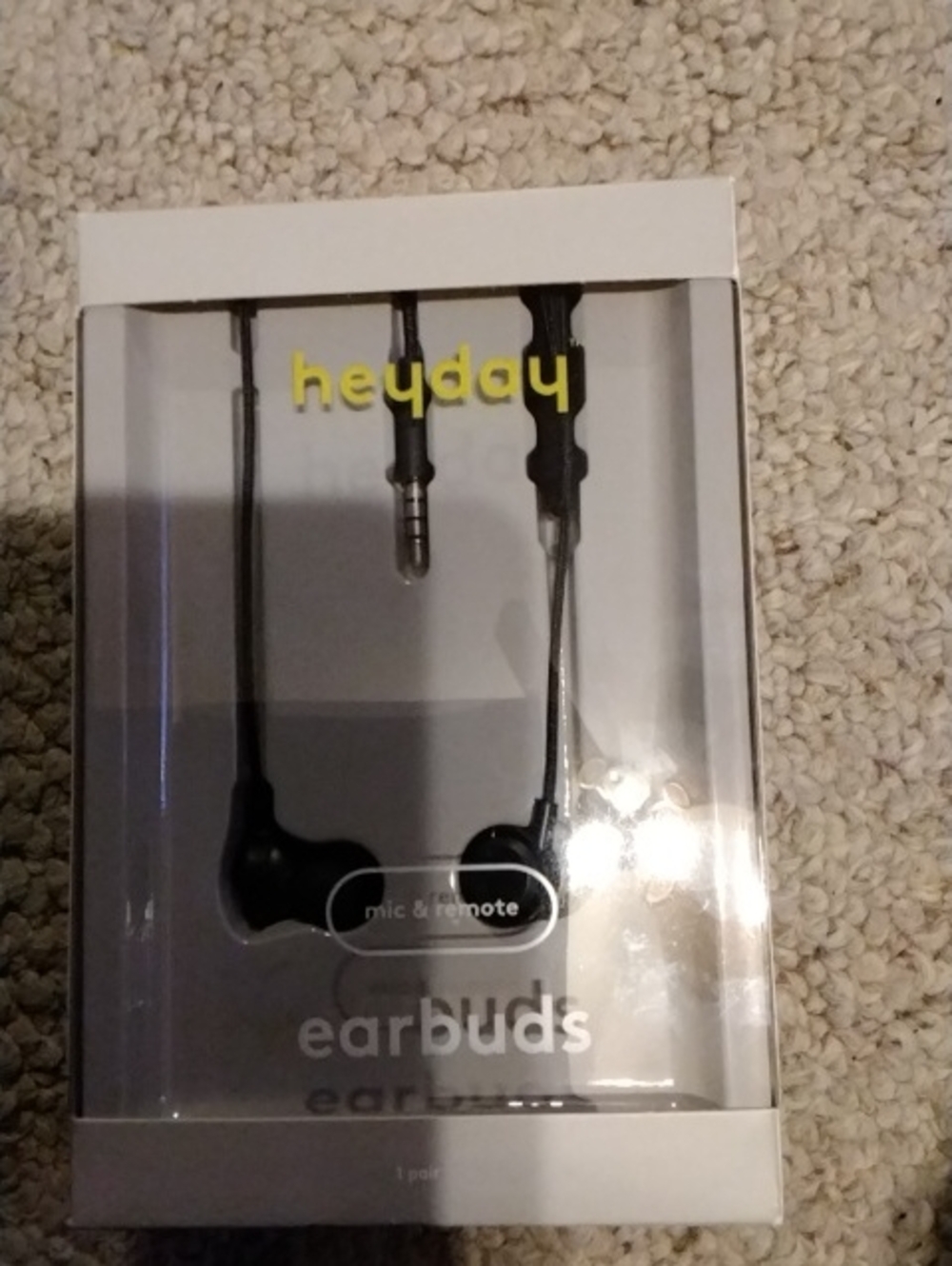 heyday Black Wired Earbuds with Mic and Remote 1053